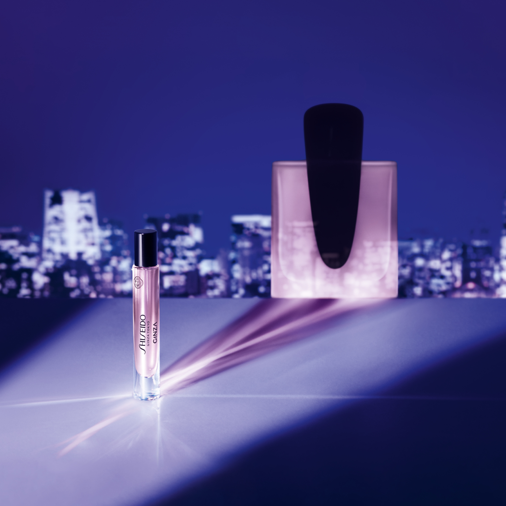 GINZA, la nuova fragranza femminile Shiseido in un flacone da viaggio.