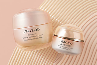 Wrinkle Smoothing Eye cream. Riduce più velocemente le rughe, contrasta i segni futuri.